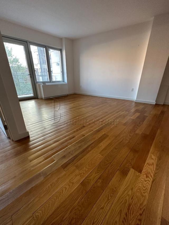 Foto del edificio - 1 bedroom in ASTORIA NY 11106