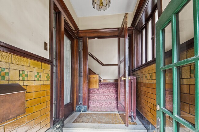 Foto del edificio - 3006 W Logan Blvd