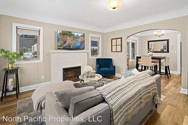 Foto del edificio - 2 br, 2 bath House - 2225 3rd Ave W One Off
