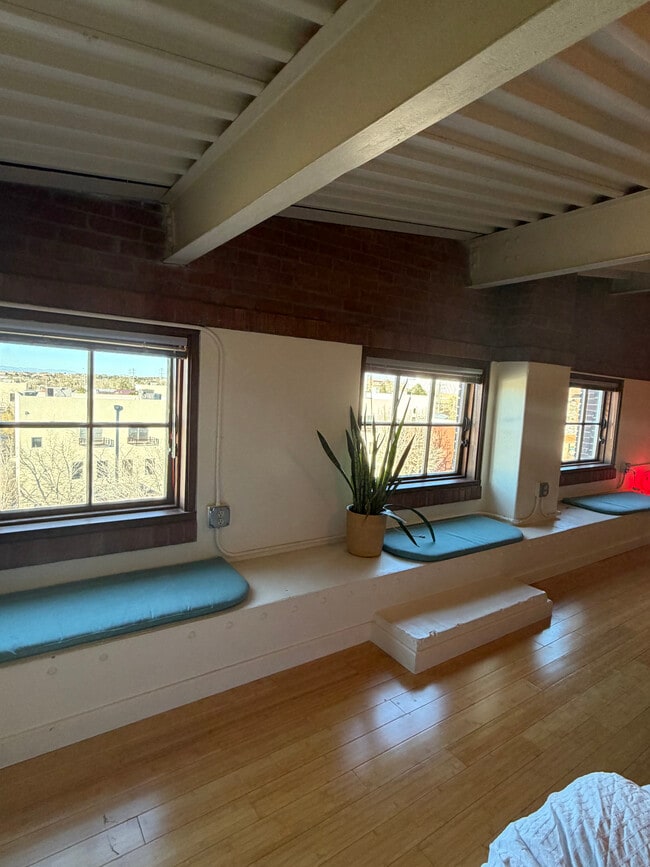 Upstairs view / sitting area - 300 Tijeras Ave NE