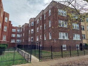 Building Photo - 5029 N Harding Ave