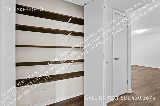 Foto del edificio - 26 Lakeside Dr