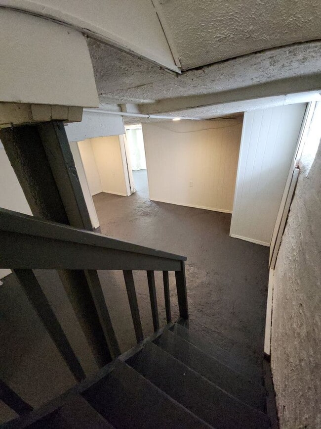 Building Photo - Great home-great location