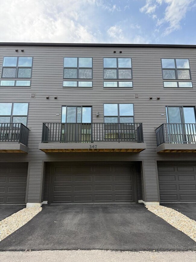 Foto del edificio - 347 Summit Cir