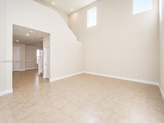 Building Photo - 10976 SW Tessili Wy