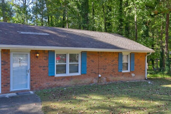 Building Photo - 2233 Davis Rd SW