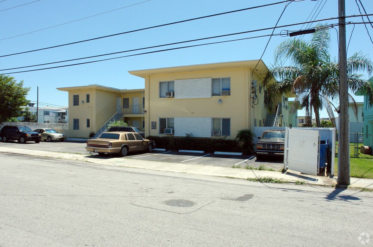 Foto principal - 520 NE 83rd St