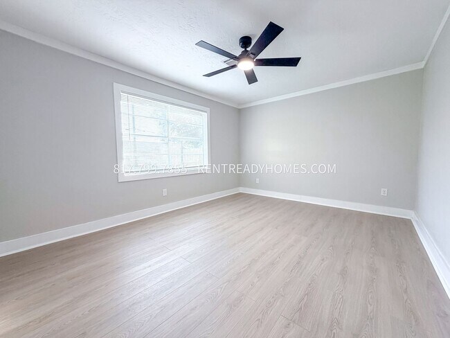 Foto del edificio - 2418 Kingsdale Dr