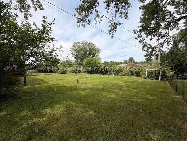 Building Photo - 139 Meadowbrook Dr