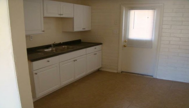 Building Photo - 1416 E Cinnabar Ave