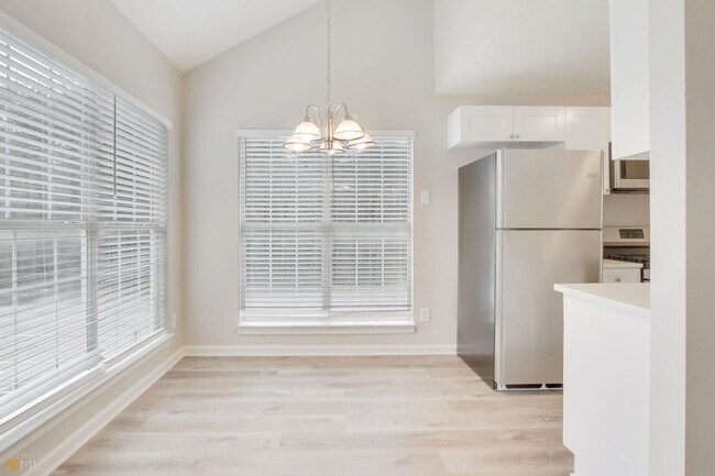 Building Photo - 6100 Shoals Creek Dr