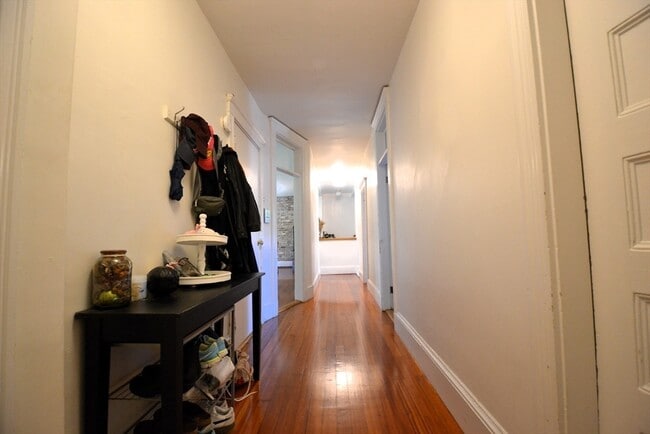 Building Photo - 256 Aspinwall Ave