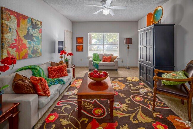 Apartamento personalizado - 2 habitaciones, 2 baños - 989 pies cuadrados - Sala de estar - The Fairways at Moore