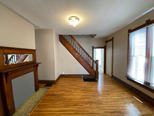 Foto del edificio - W 8th Ave 227-229 HHR
