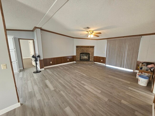 Building Photo - Peaceful living 4BR/3BA Home with plenty o...