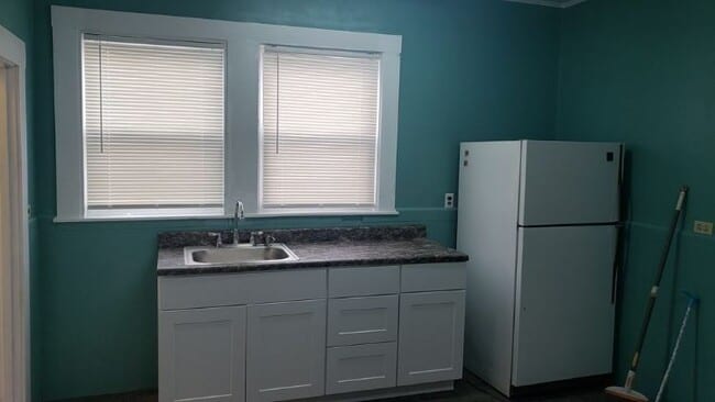 Building Photo - 320 Park Ave