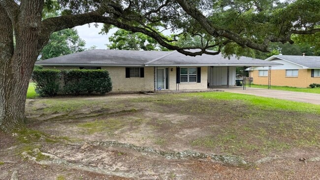 Building Photo - 207 Gulpha Dr