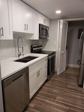 Building Photo - 200 Lakeview Dr