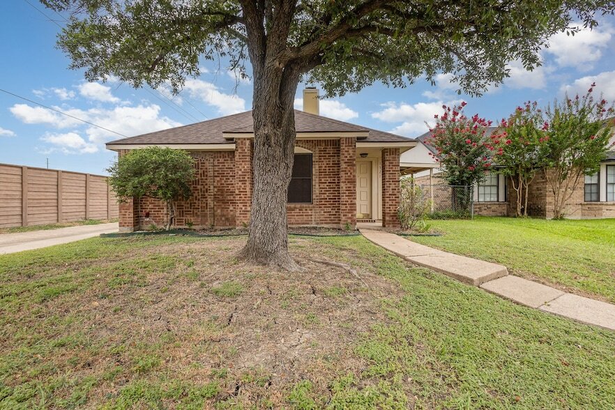 Primary Photo - 1521 Wheatfield Ct