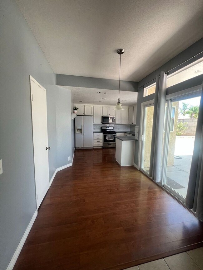 Foto del edificio - Welcome Home in the Desirable Orangecrest Community!