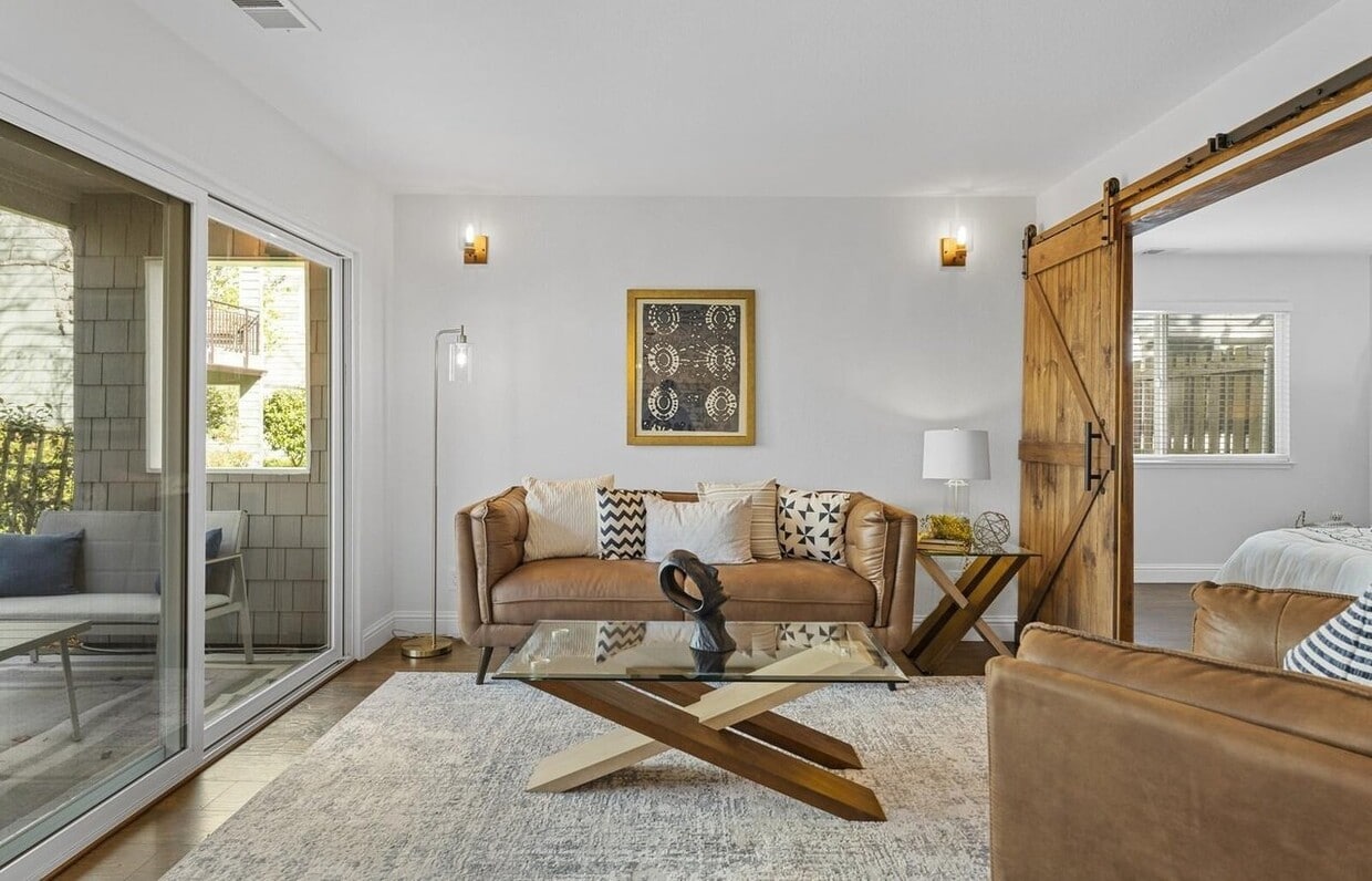 Building Photo - "Charming 2-Bed Apartment with Elegant Fin...