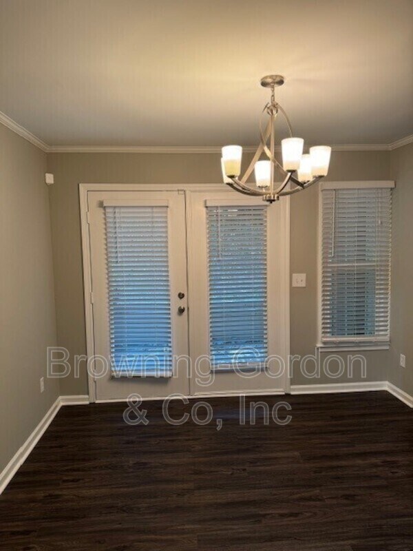 Foto del edificio - 215 Hillsboro Pl