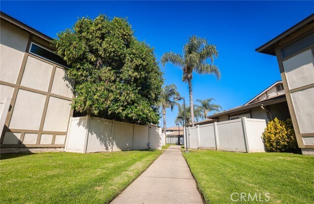 Foto del edificio - 952 Cone Flower Ln