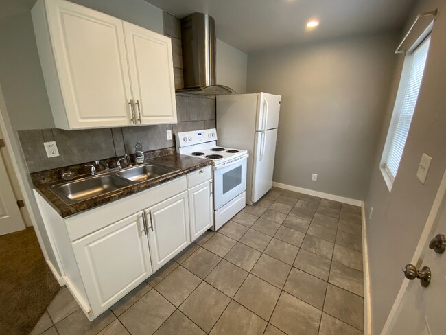 Building Photo - "Charming 1-Bedroom Rental in Wichita's De...