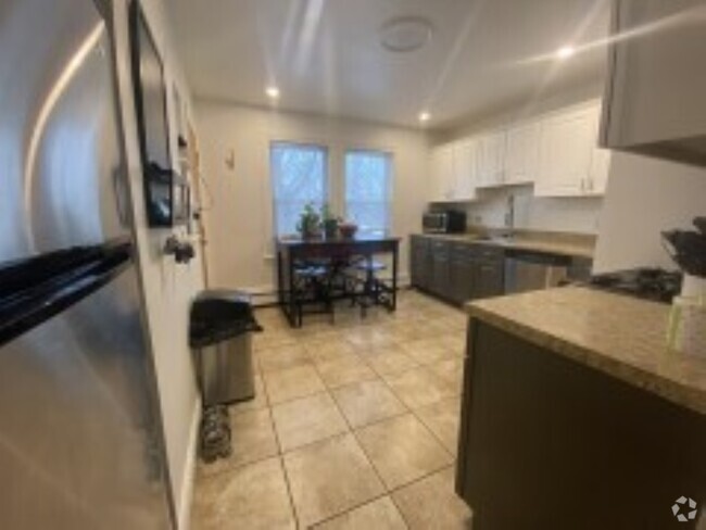 Building Photo - 33 Oldfields Rd