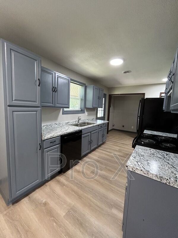 Foto del edificio - 1208 E 8th St