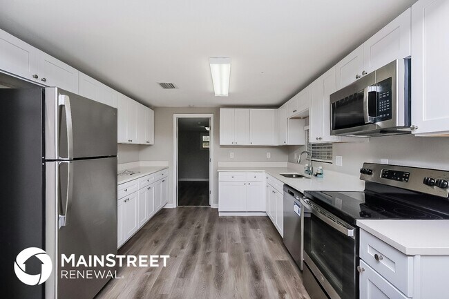 Foto del edificio - 7145 Pinewood Dr