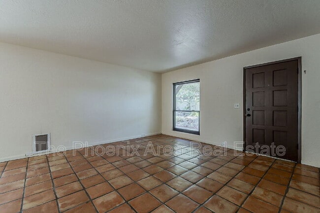 Building Photo - 8638 S 51st St