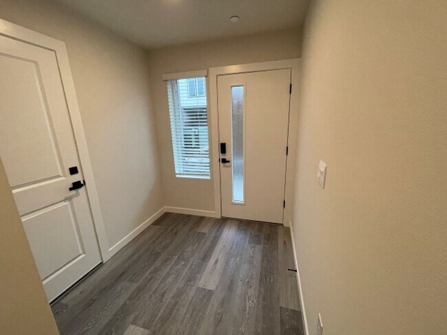 Foto del edificio - 4Bd/3.5Ba Snohomish Townhouse