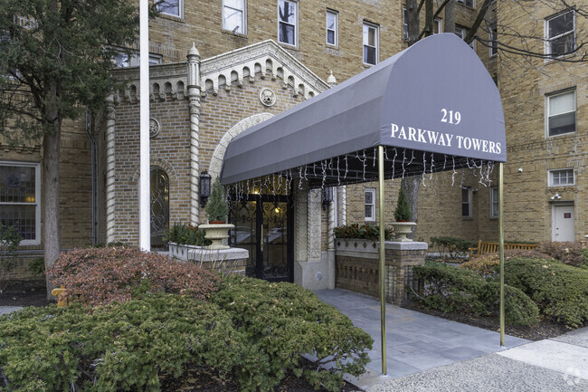 Entrance - Parkway Towers