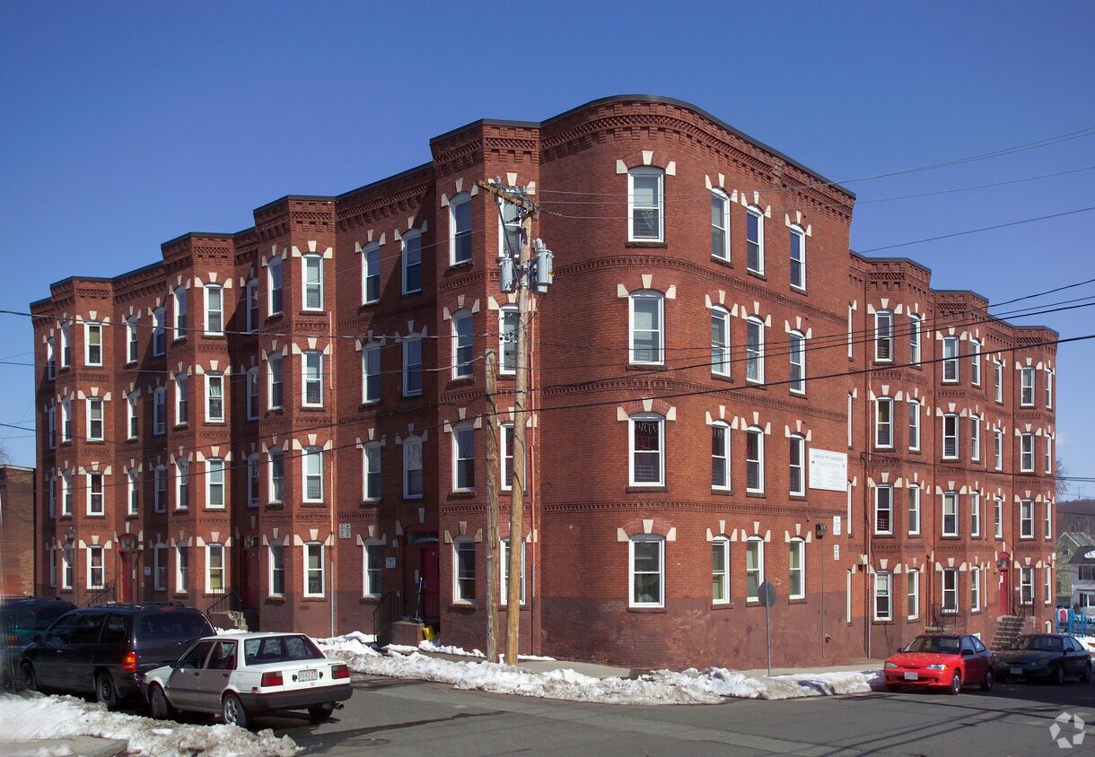 158 West St, Holyoke, MA 01040 Apartments in Holyoke, MA