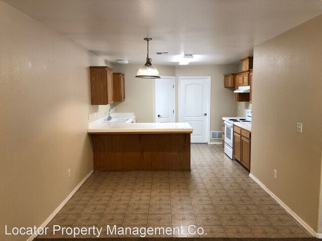 Building Photo - 6110-6116 Royal Coach Cir