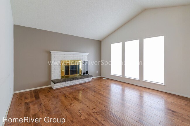 Building Photo - 3 br, 2 bath House - 4214 E Carlisle Ave