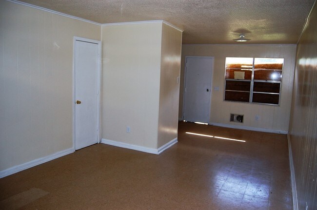 Building Photo - 988 Houck St