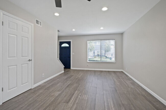 Foto del edificio - Live the Coastal Dream in Huntington Beach...