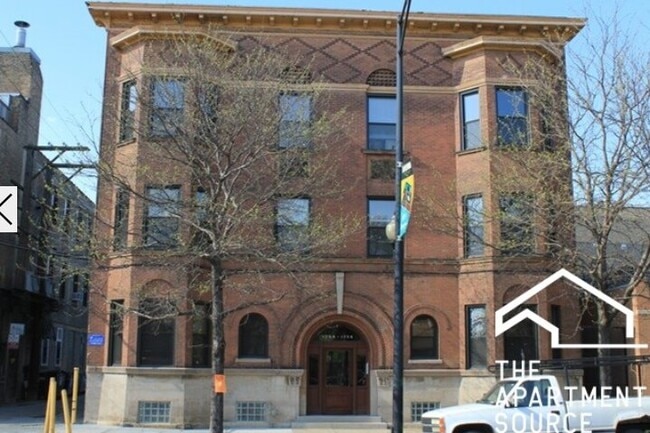 Photo - 1760 W Montrose Ave Apartment