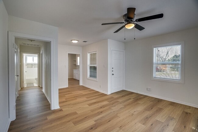 Foto del edificio - 2933 Moss St