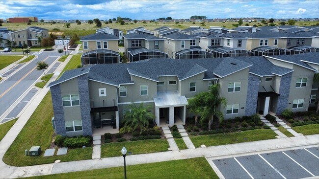 Foto del edificio - Furnished 4 bedroom Resort Community Townhome