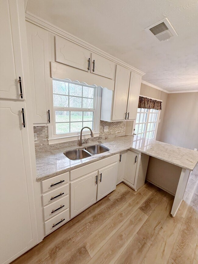 Foto del edificio - Cozy, Contemporary Living in a Quiet Community!