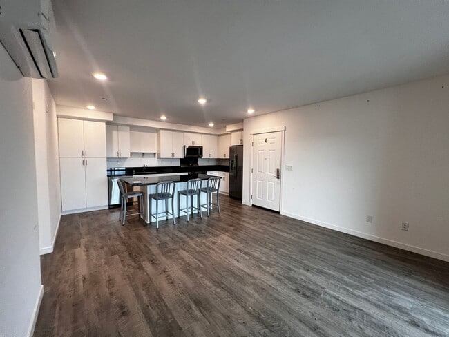 Building Photo - Updated 3rd-Floor Brody Ranch Home with Garage