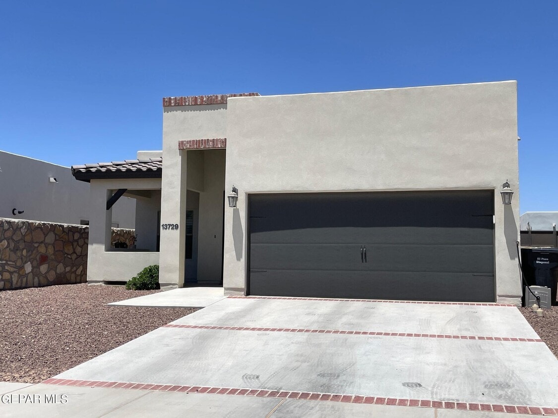 Foto principal - 13729 Brandsby Ave