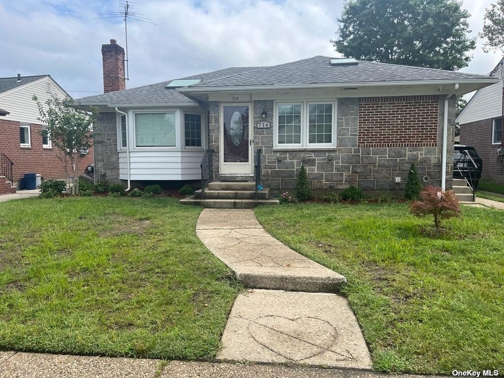 Primary Photo - 714 Foch Blvd