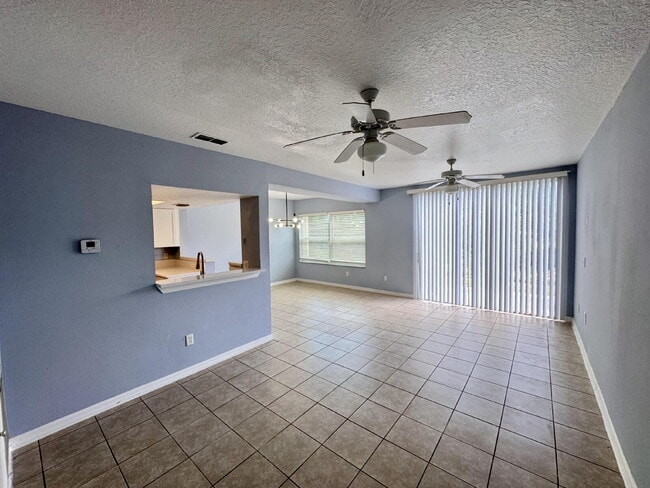 Foto del edificio - For Rent – Recently Renovated 3 Bed / 2 Ba...