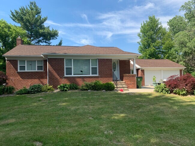 Building Photo - 11499 25 Mile Rd