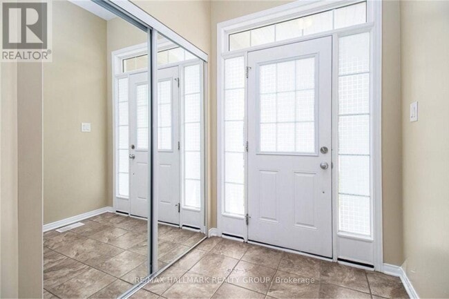 Building Photo - 492 Dundonald Dr