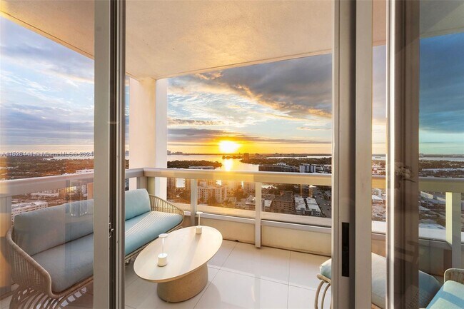 Foto del edificio - 6899 Collins Ave